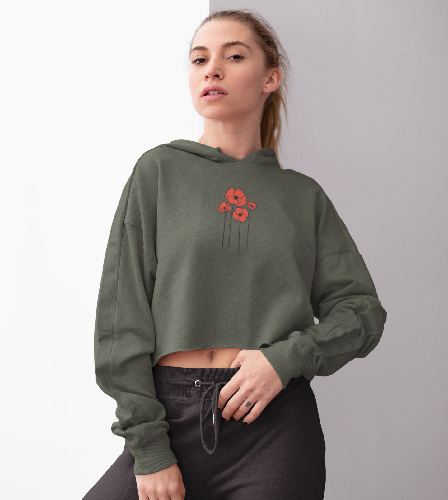 Poppies Flowers Women's Cropped Hoodie, Floral Design Poppy Pullover Hooded Crop Sweatshirt, Flower Garden Apparel, Gift for Her
