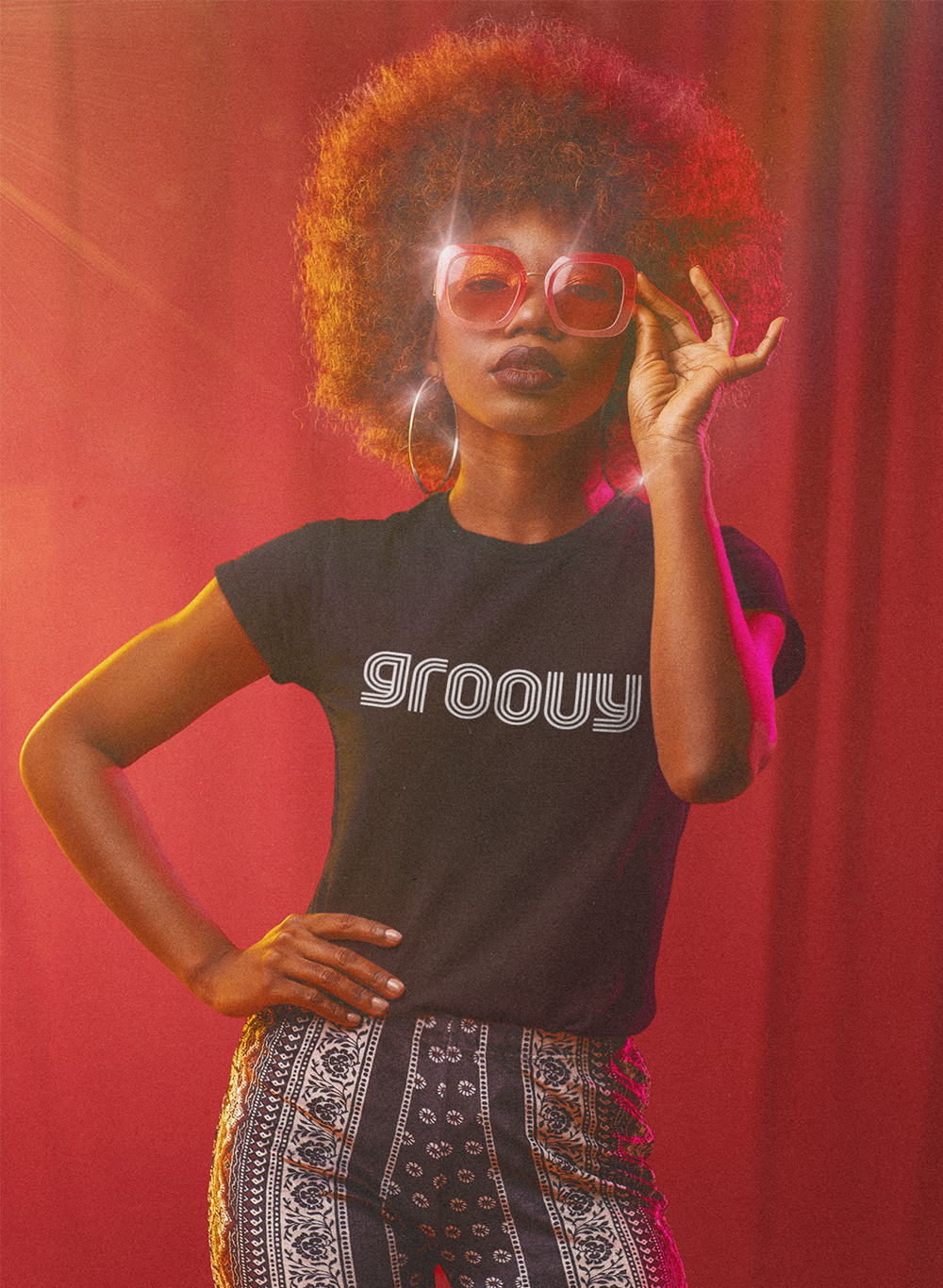 Groovy Women's Fitted T-shirt Cotton Tee with 1970s Retro Disco Groovy Text Print