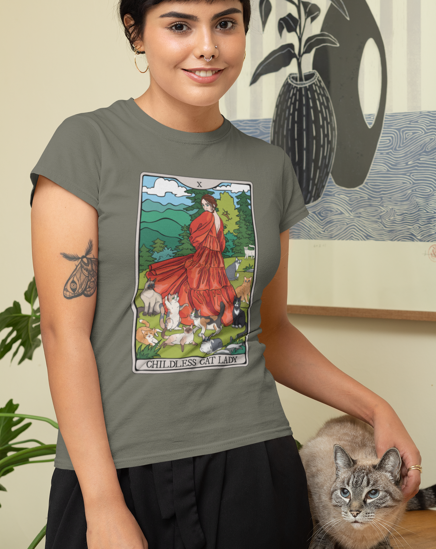 Childless Cat Lady Tarot Card Women's Fitted T-shirt Child-Free Cat Mom Tee with Woman and Cats Design